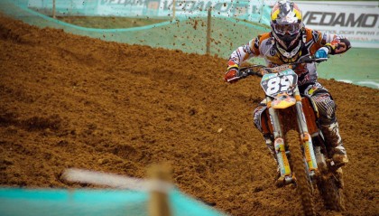 蓝军客场力克伯恩利，强势攀升至积分榜次席