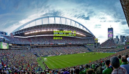 意甲联赛激战正酣，尤文图斯与国际米兰上演巅峰对决