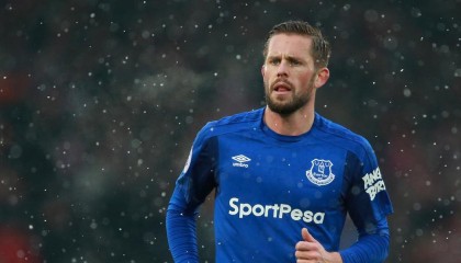 惊天绝杀！勇士末节逆转20分劣势，库里压哨三分定乾坤