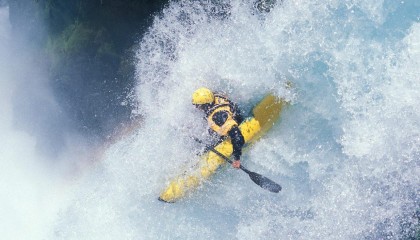 综合格斗巨星巅峰对决，传奇之战引爆全球格斗热潮