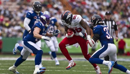 跨界友谊引热议，英超球星最知名联系人盘点，体坛巨星网络意外交织