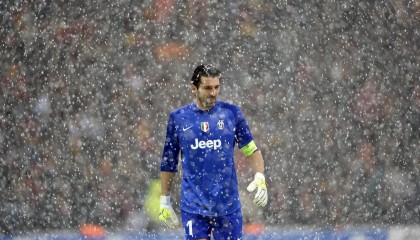 飞人再创历史！博尔特200米纪录尘封12年终被打破，新王加冕震撼田径界