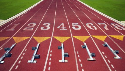 英超巅峰对决，战术博弈与争议判罚改写争冠格局，传统豪门遭遇赛季分水岭