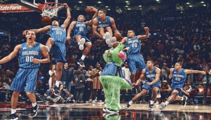 NBA总决赛激战正酣，勇士队逆转取胜扳平大比分