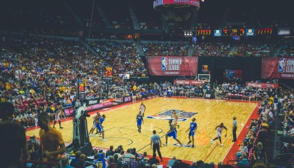 飞人再创历史！男子百米世界纪录被刷新，人类极限再进一步